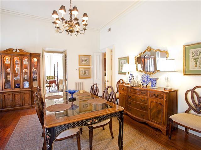 Dining area in Wilkes Pied-A-Terre
